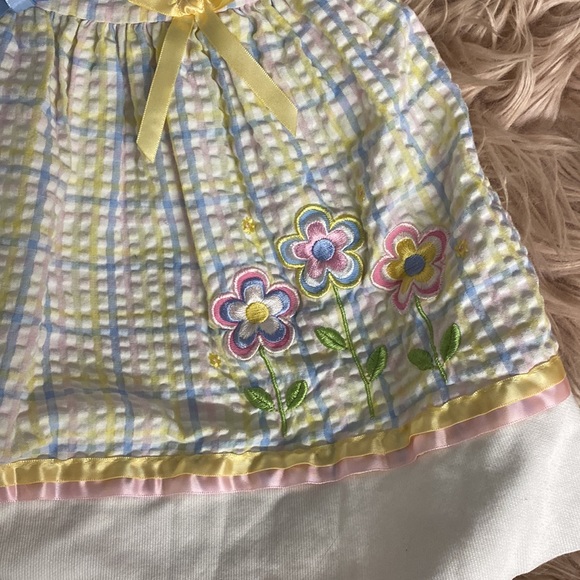 Beautiful Spring/Easter Dress - Picture 3 of 5